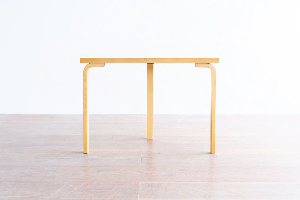 A186 Alvar Aalto 半円テーブル ラミネートホワイト – tefu