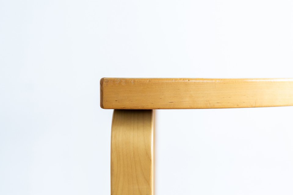 A186 Alvar Aalto 半円テーブル ラミネートホワイト – tefu